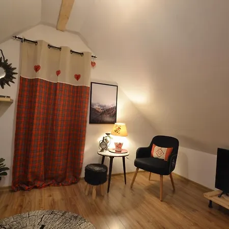Golden Mountain Apartment *