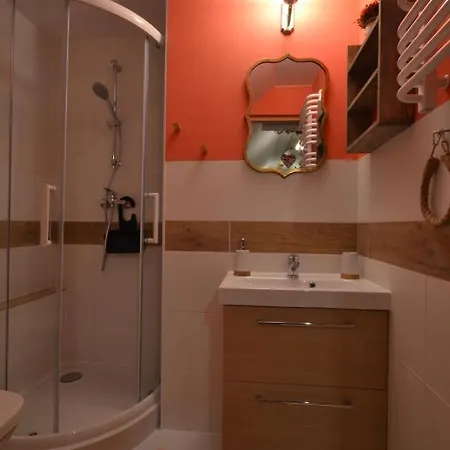 Golden Mountain Apartment *
